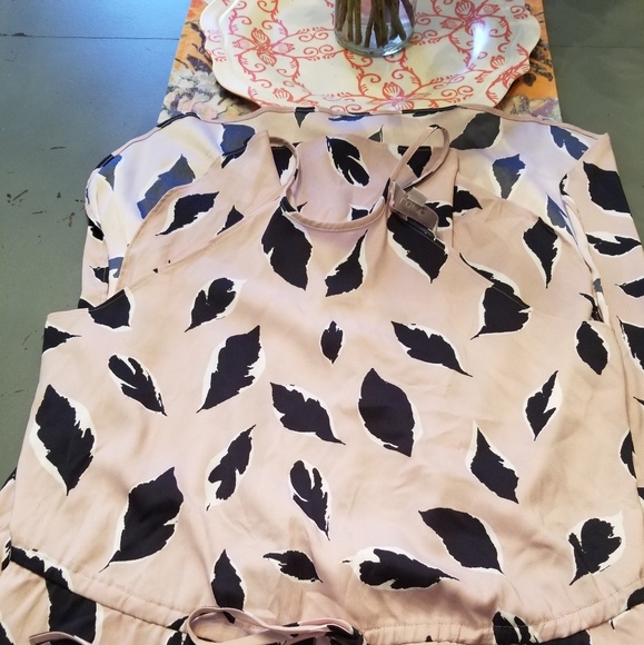 Women's dress - Picture 3 of 3